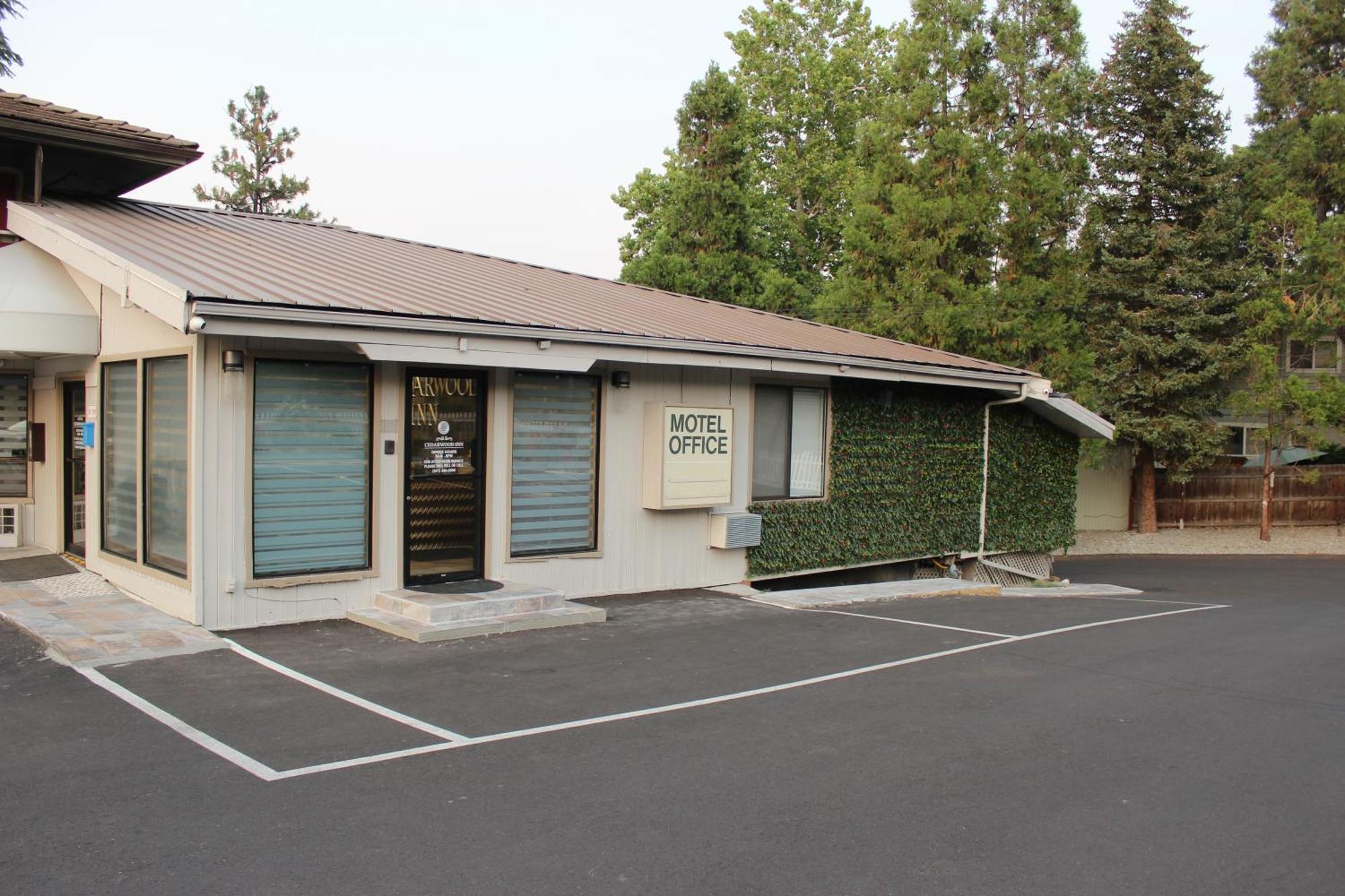 Cedarwood Inn Of Ashland Exterior photo