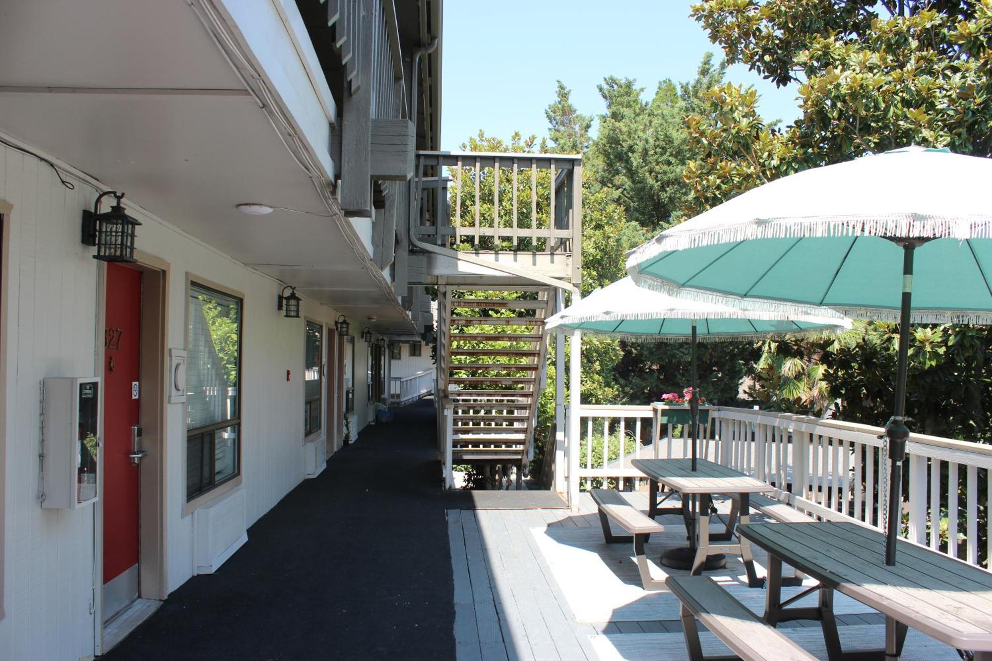 Cedarwood Inn Of Ashland Exterior photo