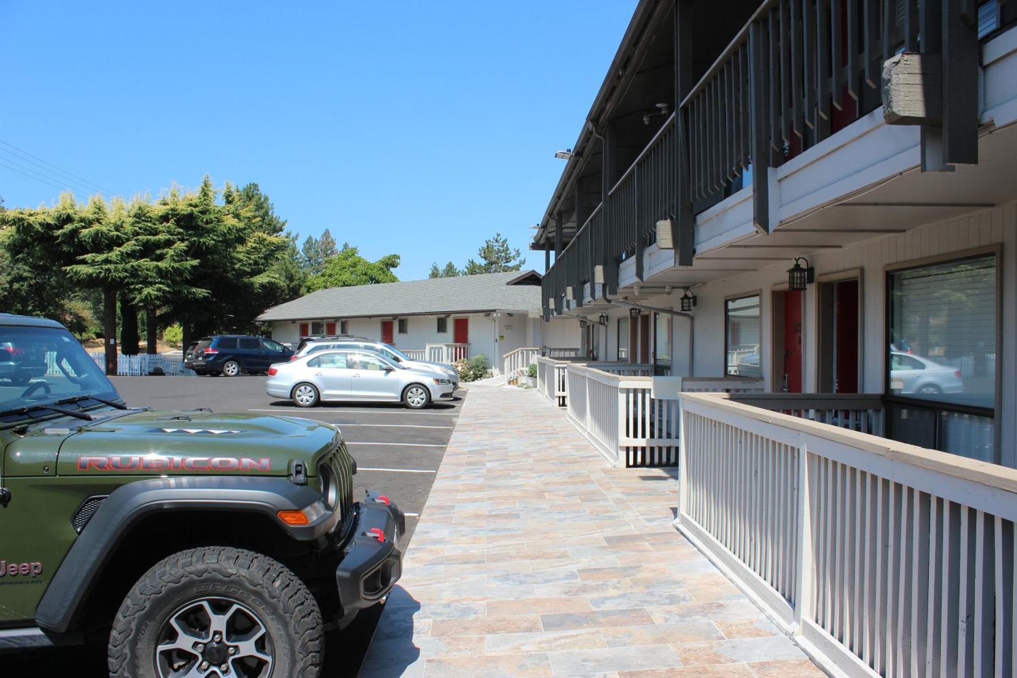 Cedarwood Inn Of Ashland Exterior photo