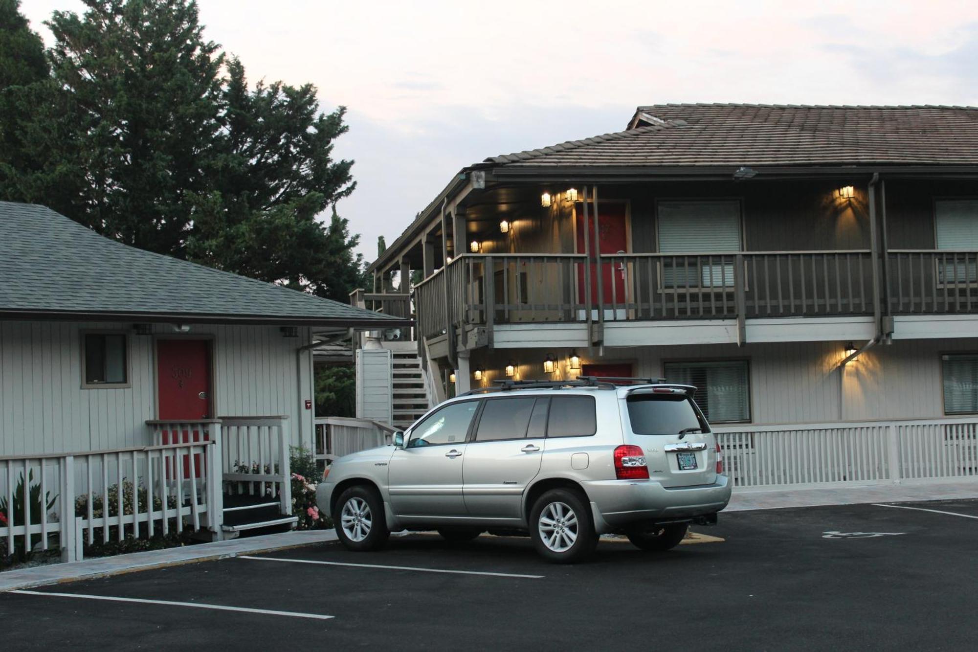 Cedarwood Inn Of Ashland Exterior photo